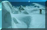 Marie au bord d'un sracs glacier des Bossons